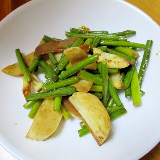 タケノコとニンニクの芽のカレー醤油炒め